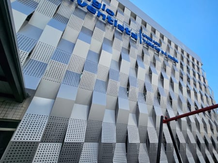 Revestimentos ACM contribuem para a eficiência energética do prédio, reduzindo custos operacionais