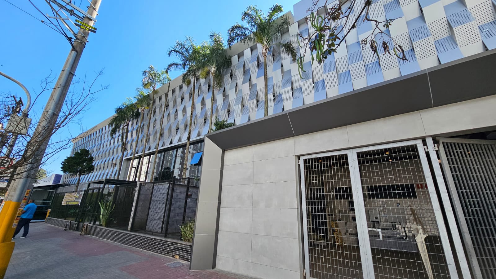 Colégio Adventista com Fachada Moderna em ACM 3D