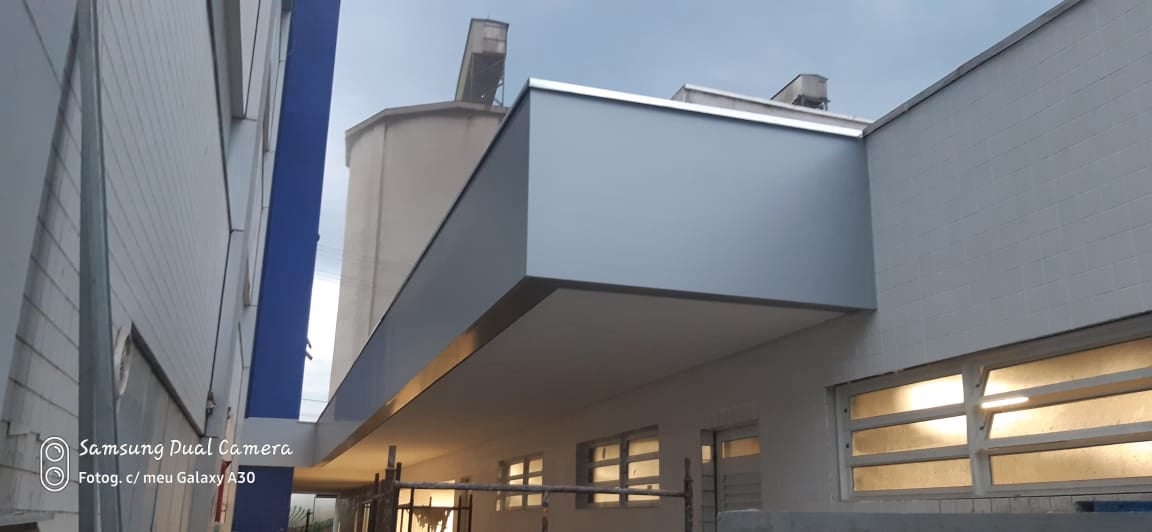 Portas de ACM Sob Medida, personalize sua entrada com a Ômega!